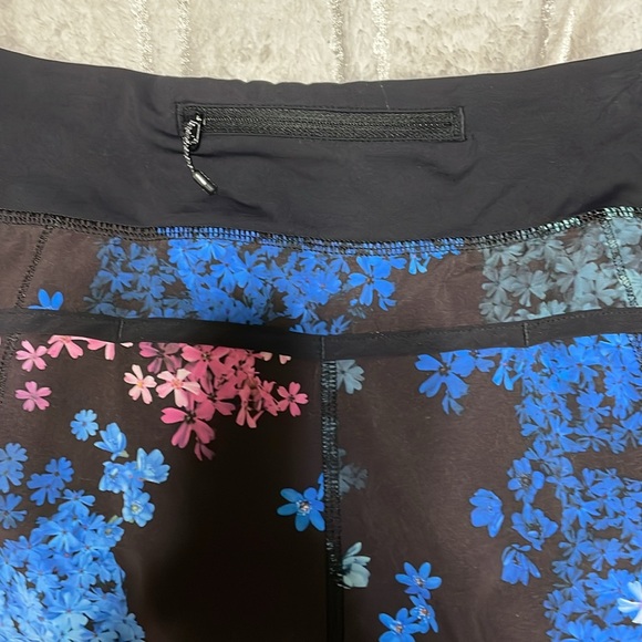 Lululemon NWOT Speed Up Floral Print Shorts Size 10 - Picture 5 of 7